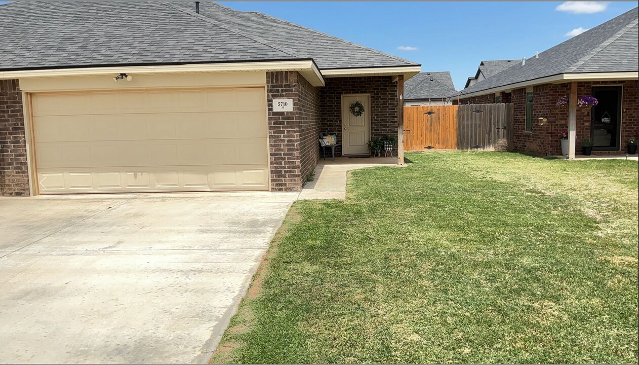 5710 120th St in Lubbock, TX - Building Photo