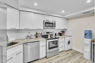 2000 Presidential Way, Unit 1006 in West Palm Beach, FL - Building Photo