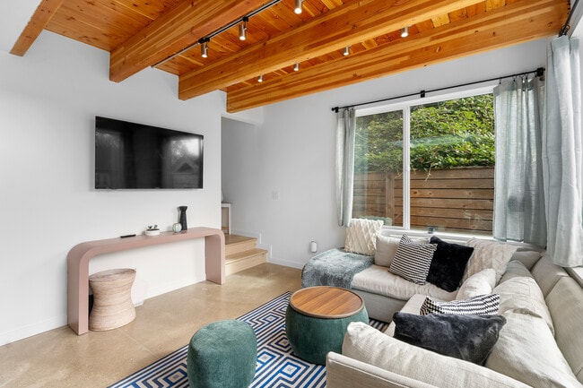 3590 SW Patton Rd in Portland, OR - Building Photo - Building Photo