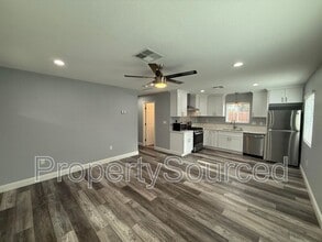 805 W Yosemite Ave in Manteca, CA - Building Photo - Building Photo