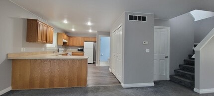 3253 E 11 Mile Rd in Warren, MI - Building Photo - Building Photo