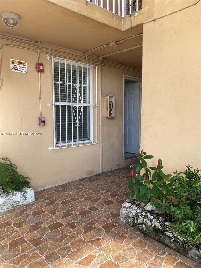 11 SW 32nd Ave in Miami, FL - Building Photo - Building Photo