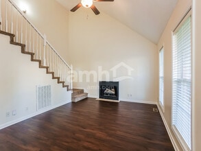 1756 Hazelwood Rd in Clarksville, TN - Foto de edificio - Building Photo