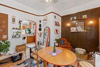 2507 N Sawyer Ave, Unit 1R in Chicago, IL - Building Photo - Building Photo