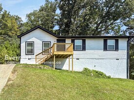 700 15th Ct NW in Center Point, AL - Building Photo