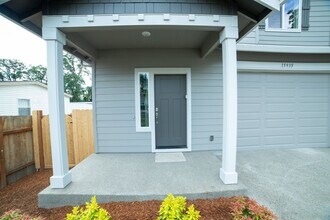 15935 Apperson Blvd in Oregon City, OR - Building Photo - Building Photo