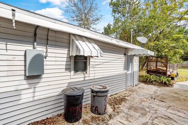 8108 N Alaska St in Tampa, FL - Building Photo - Building Photo