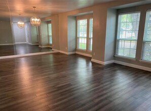 10301 Briar Forest Dr in Houston, TX - Building Photo - Building Photo