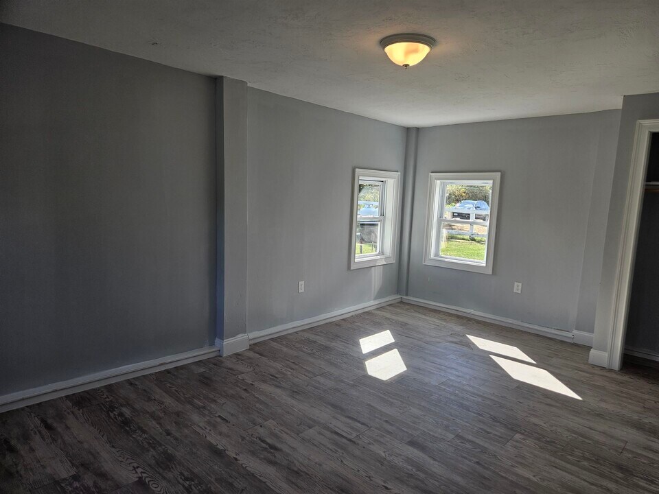 91 Vintnner Rd in Campton, NH - Building Photo