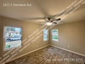 1813 S Sherman Ave in Sioux Falls, SD - Foto de edificio - Building Photo