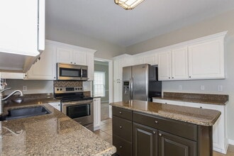 8301 Tonawanda Dr in Charlotte, NC - Building Photo - Building Photo