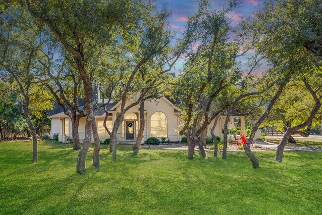 403 Stirrup Dr in Dripping Springs, TX - Foto de edificio - Building Photo