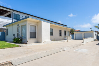 155 Cherry Ave in Carlsbad, CA - Building Photo - Building Photo