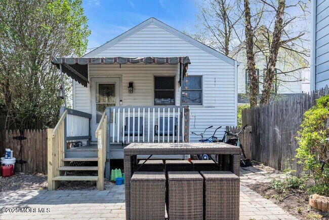 property at 503 1/2 Park Pl Ave