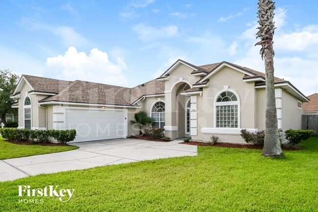 2352 Longmont Dr in Jacksonville, FL - Foto de edificio - Building Photo
