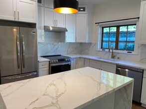 1077 E Howard St in Pasadena, CA - Building Photo - Building Photo