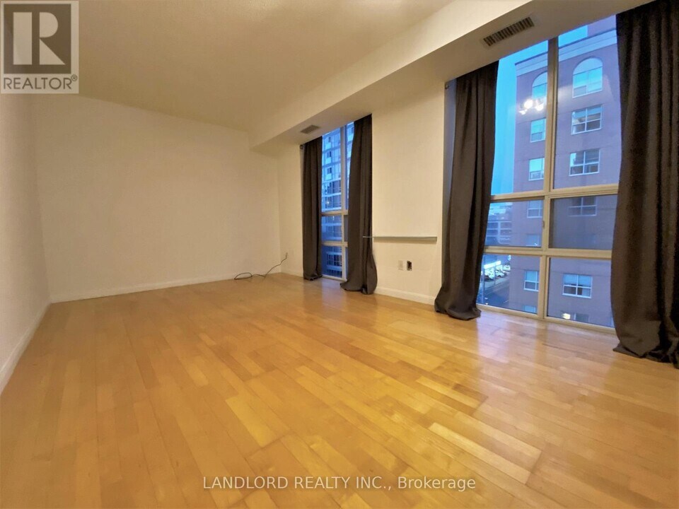 311 Richmond St E in Toronto, ON - Building Photo