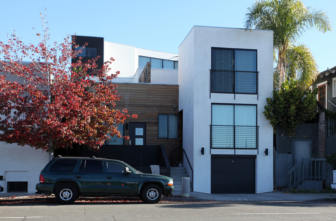 Kapela in San Diego, CA - Foto de edificio