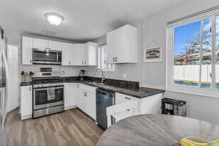 1992 Afton Cir in Layton, UT - Building Photo