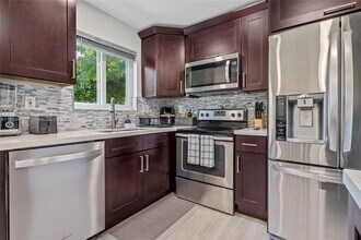 18606 SW 100th Ave in Cutler Bay, FL - Building Photo - Building Photo