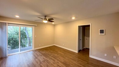 689 Tyrone St in El Cajon, CA - Foto de edificio - Interior Photo