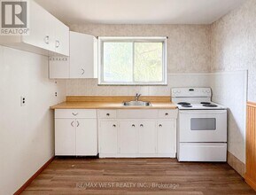 32 Broadleaf Rd in Toronto, ON - Building Photo - Building Photo