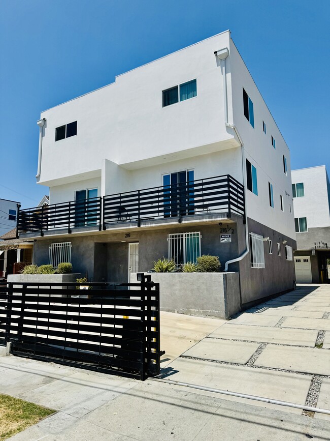 2-212 E 29th St in Los Angeles, CA - Building Photo - Building Photo