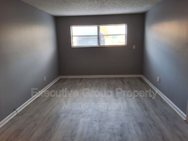 345 Elmwood Dr in Radcliff, KY - Building Photo - Building Photo