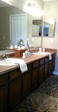 Traditions at Worthington Woods in Columbus, OH - Foto de edificio - Building Photo
