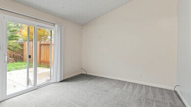 2077 Peach Tree Dr in Fairfield, CA - Building Photo - Building Photo