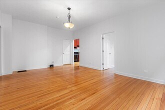 6445 N Greenview Ave, Unit 1 in Chicago, IL - Building Photo - Building Photo
