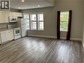 98 Lorne Crescent in Brantford, ON - Building Photo - Building Photo