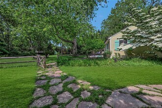 400 Town Creek Ln in Southold, NY - Building Photo - Building Photo