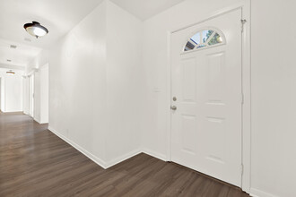 639-641 Ida Ave in Solana Beach, CA - Building Photo - Interior Photo