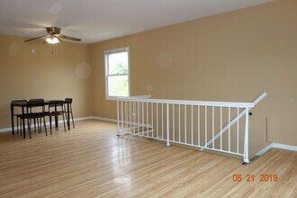 300 Meadow Ct in Vernon Hills, IL - Foto de edificio - Building Photo