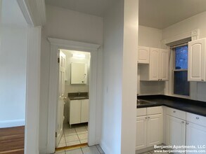1295 Commonwealth Ave, Unit 1 in Boston, MA - Building Photo - Building Photo