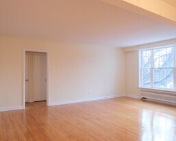 Crestview Apartments in Toronto, ON - Building Photo