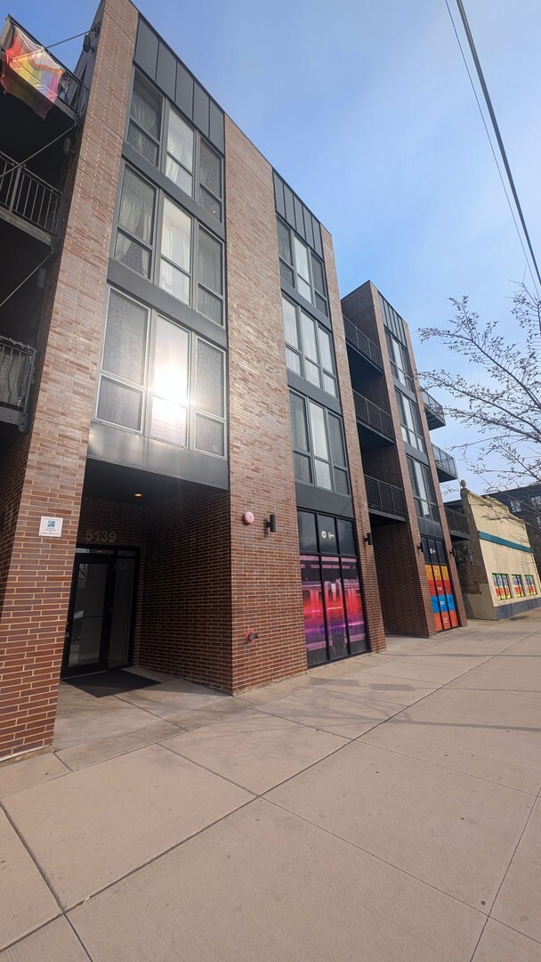 property at 5139 N Broadway