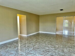 6827 NW 29th St, Unit 241-KEast in Sunrise, FL - Building Photo - Building Photo