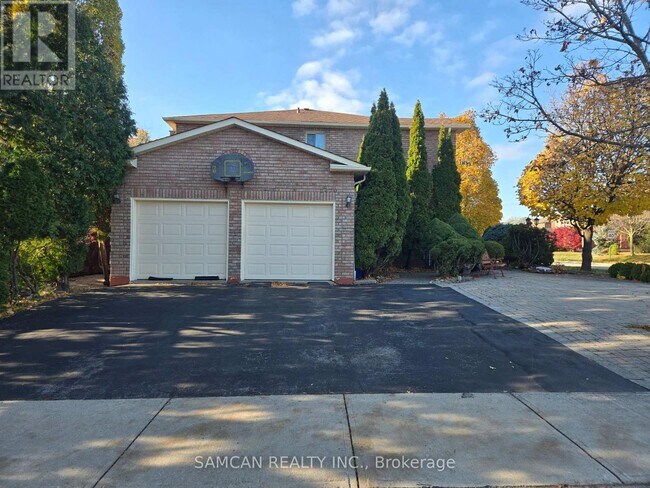 2470 Wynten Way in Oakville, ON - Building Photo - Building Photo