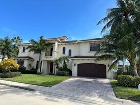 1111 Singer Dr in Riviera Beach, FL - Building Photo
