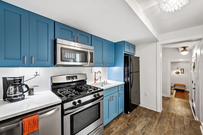 111 S Wolfe St, Unit 1 in Baltimore, MD - Foto de edificio - Building Photo