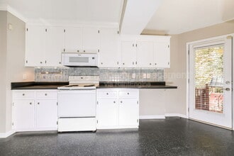 916 Tanglewood Dr in Cary, NC - Building Photo - Building Photo