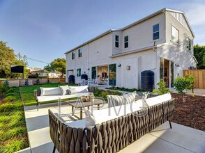 5600 W 78th St in Los Angeles, CA - Building Photo - Building Photo