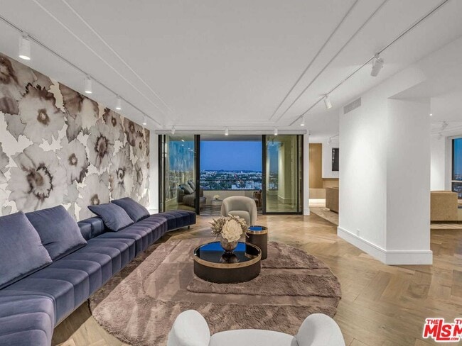 1100 Alta Loma Rd in West Hollywood, CA - Building Photo - Building Photo