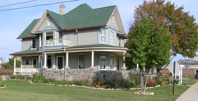 property at 132 S Center St
