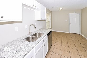 7792 Lowrance Rd in Memphis, TN - Building Photo - Building Photo