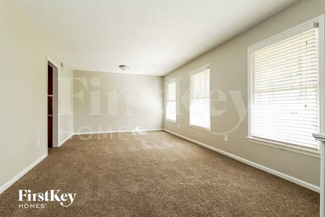 5551 Four Winds Dr SW in Lilburn, GA - Foto de edificio - Building Photo