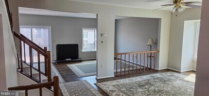 5677 Phelps Luck Dr in Columbia, MD - Foto de edificio - Building Photo