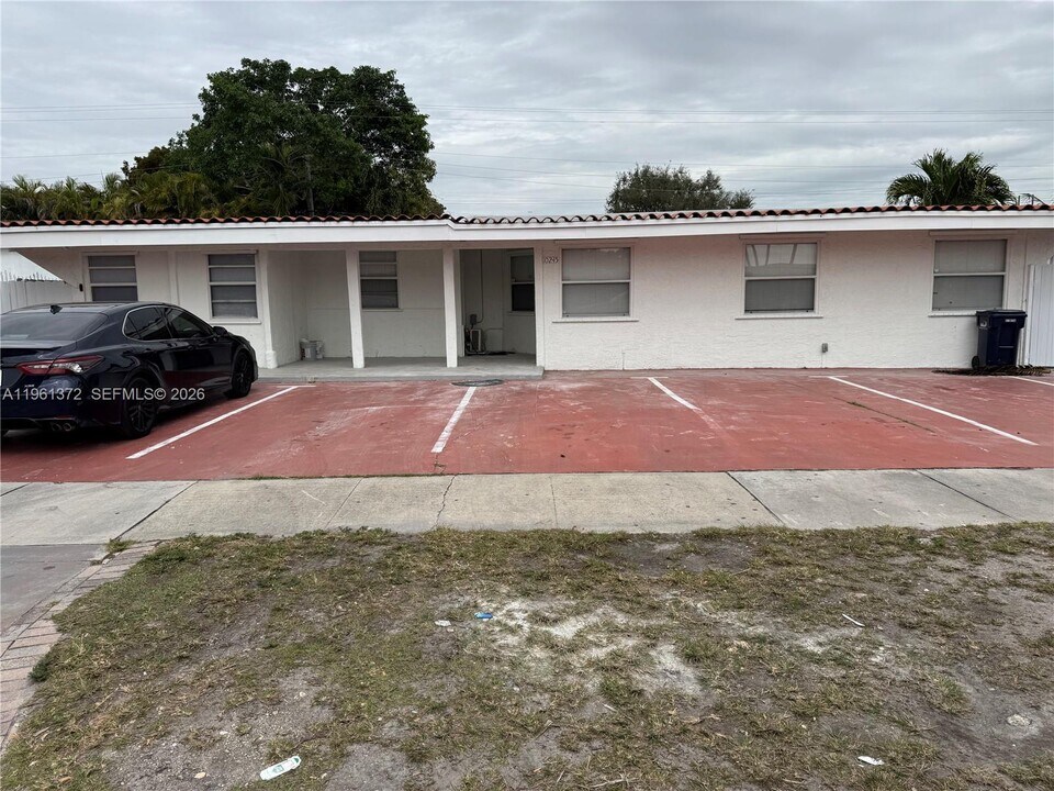 10245 SW 37th Terrace in Miami, FL - Building Photo